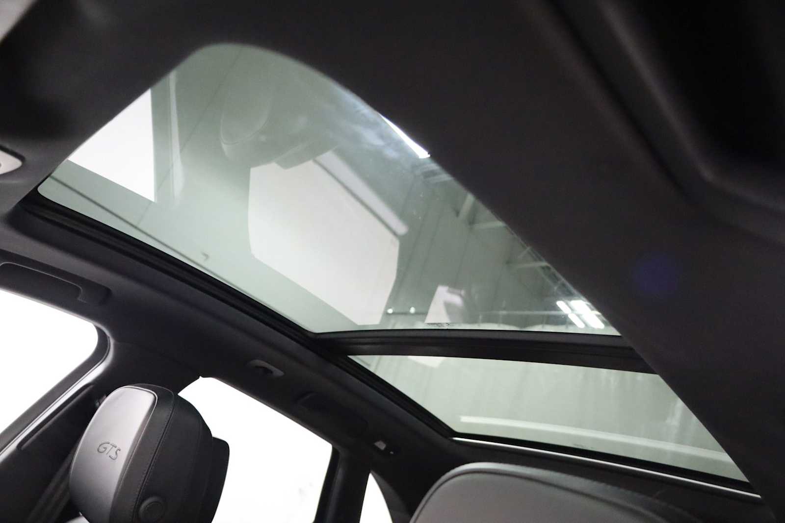 Thumbnail: 2018 Porsche Macan - 20