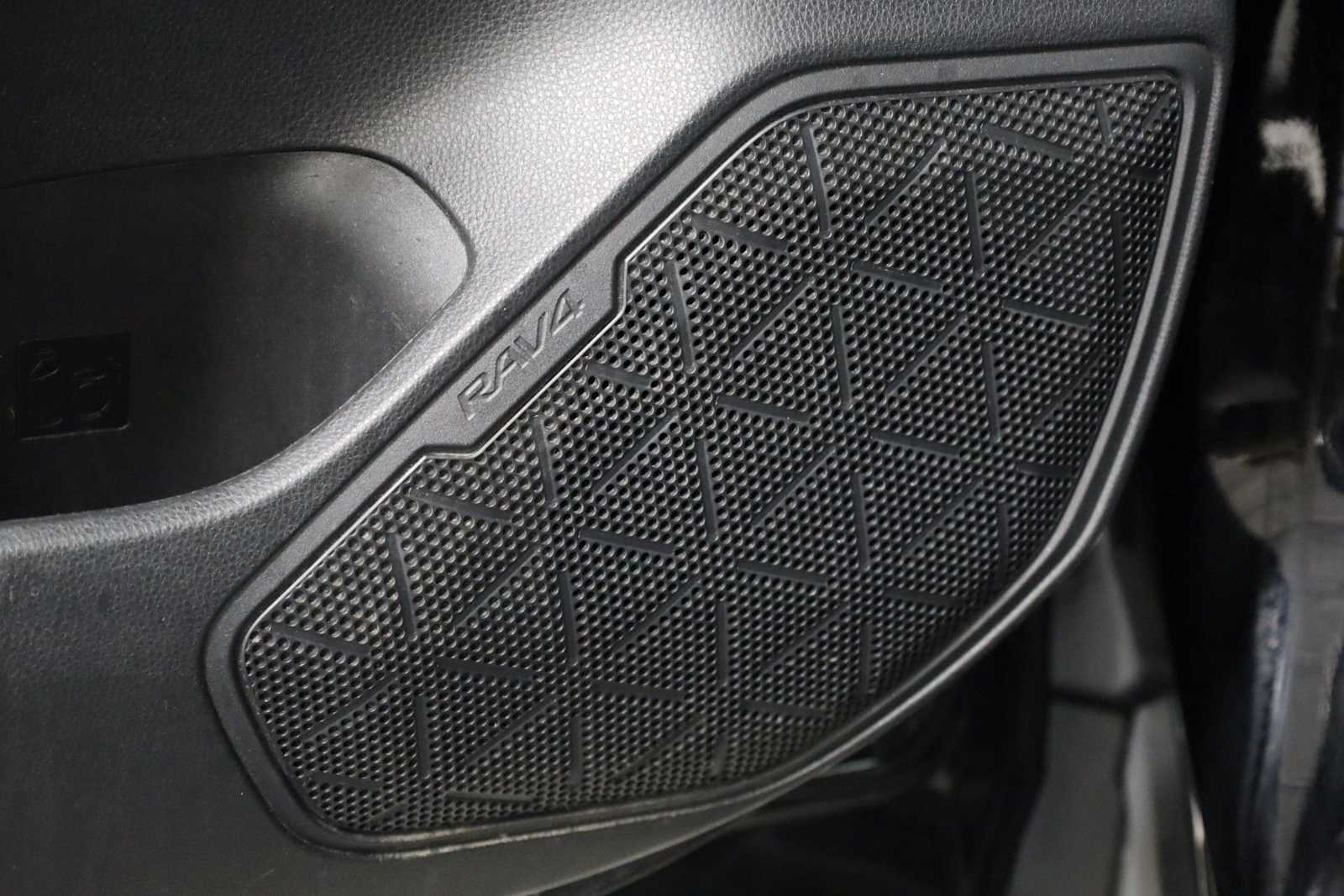 Thumbnail: 2021 Toyota RAV4 - 17