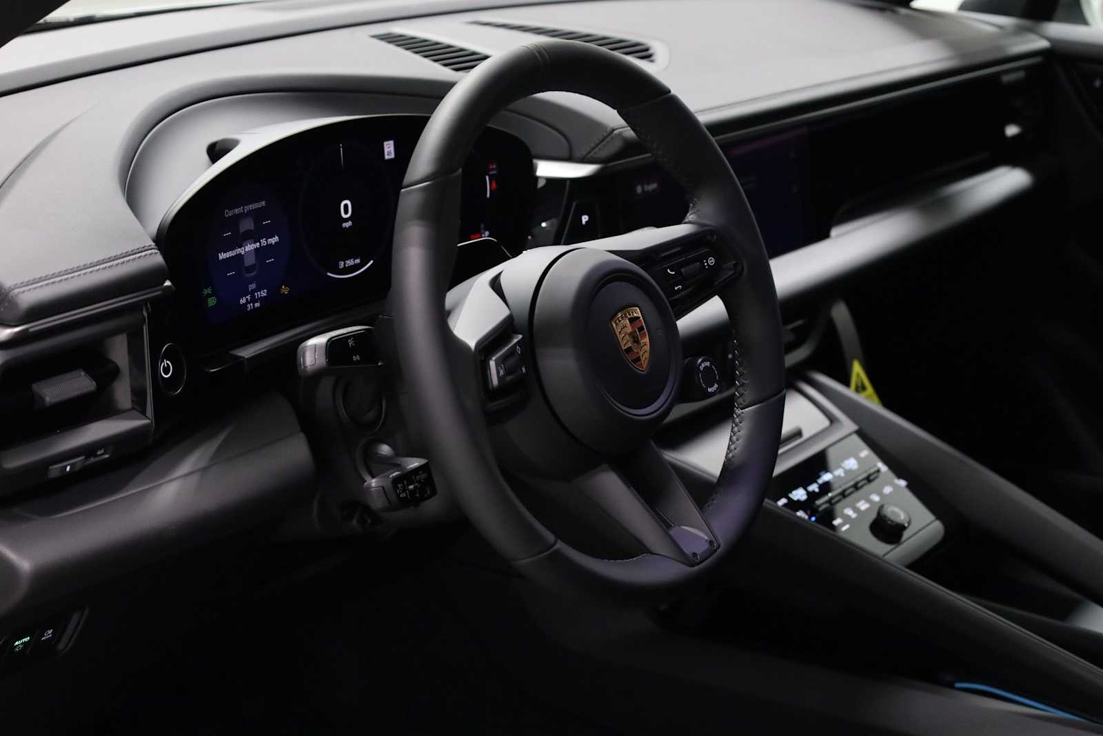 Thumbnail: 2026 Porsche Macan - 4