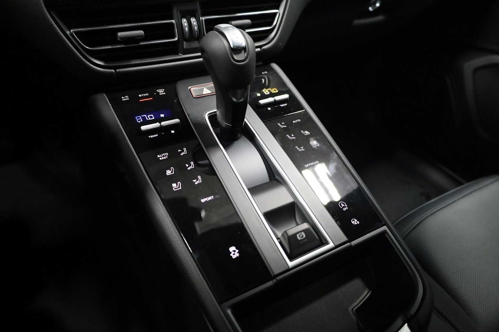 Thumbnail: 2026 Porsche Macan - 29