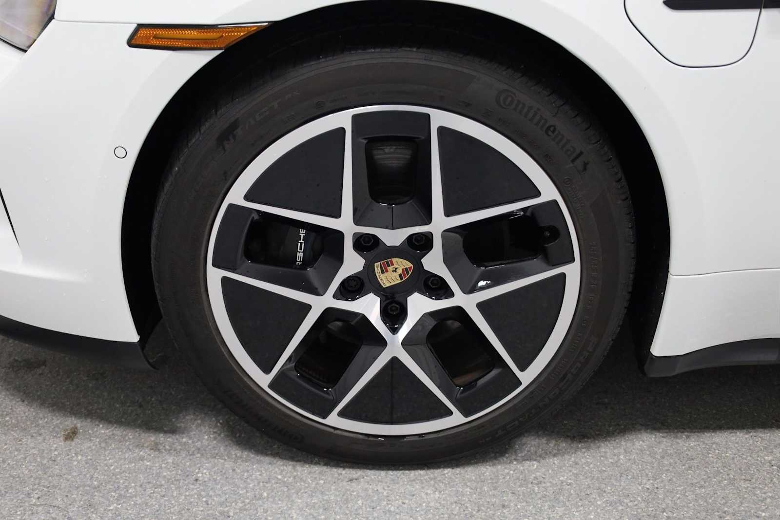 Thumbnail: 2025 Porsche Taycan - 40