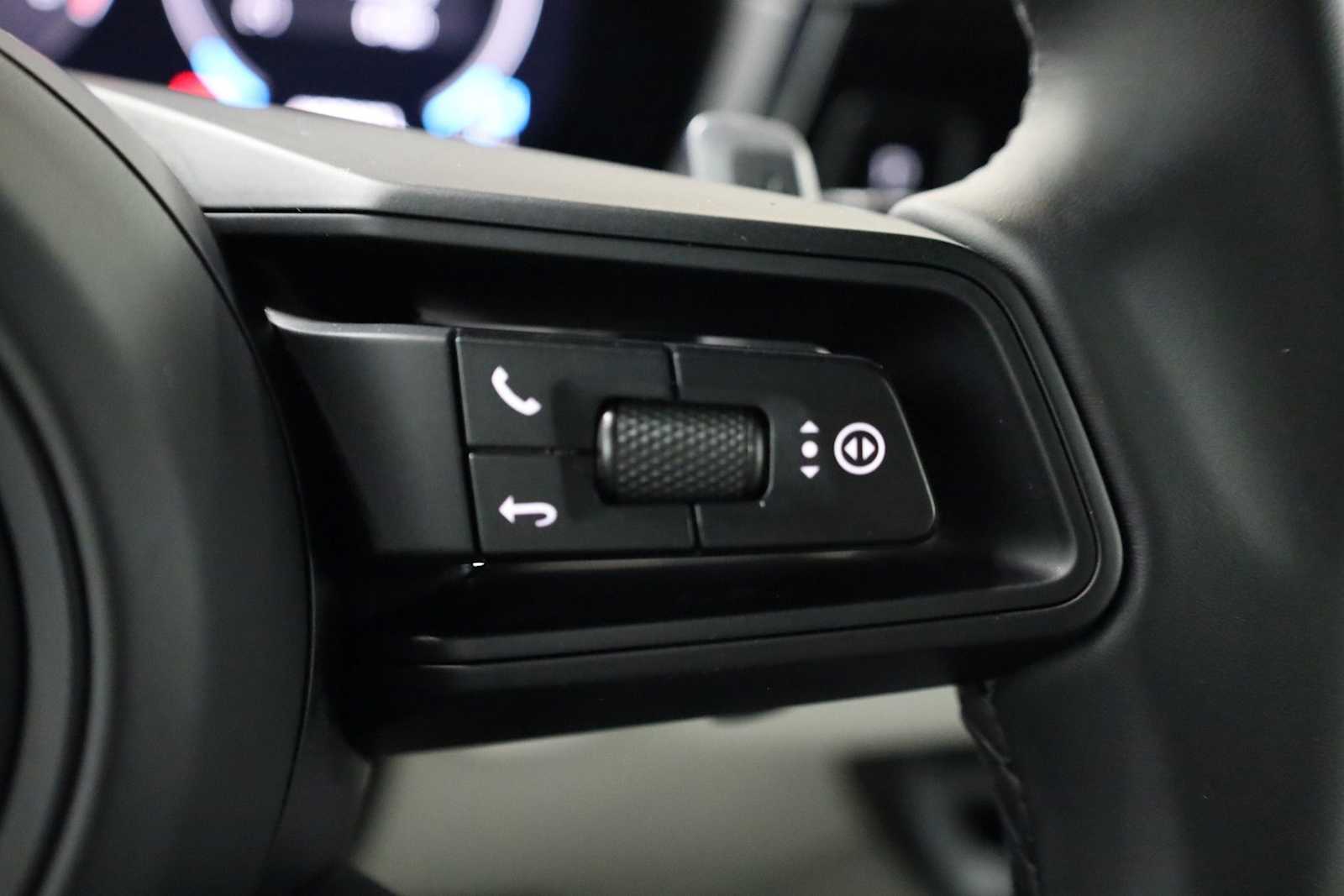 Thumbnail: 2025 Porsche Cayenne - 26