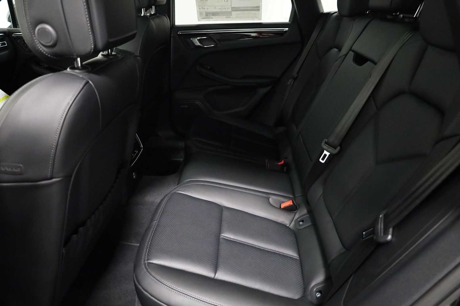 Thumbnail: 2026 Porsche Macan - 37