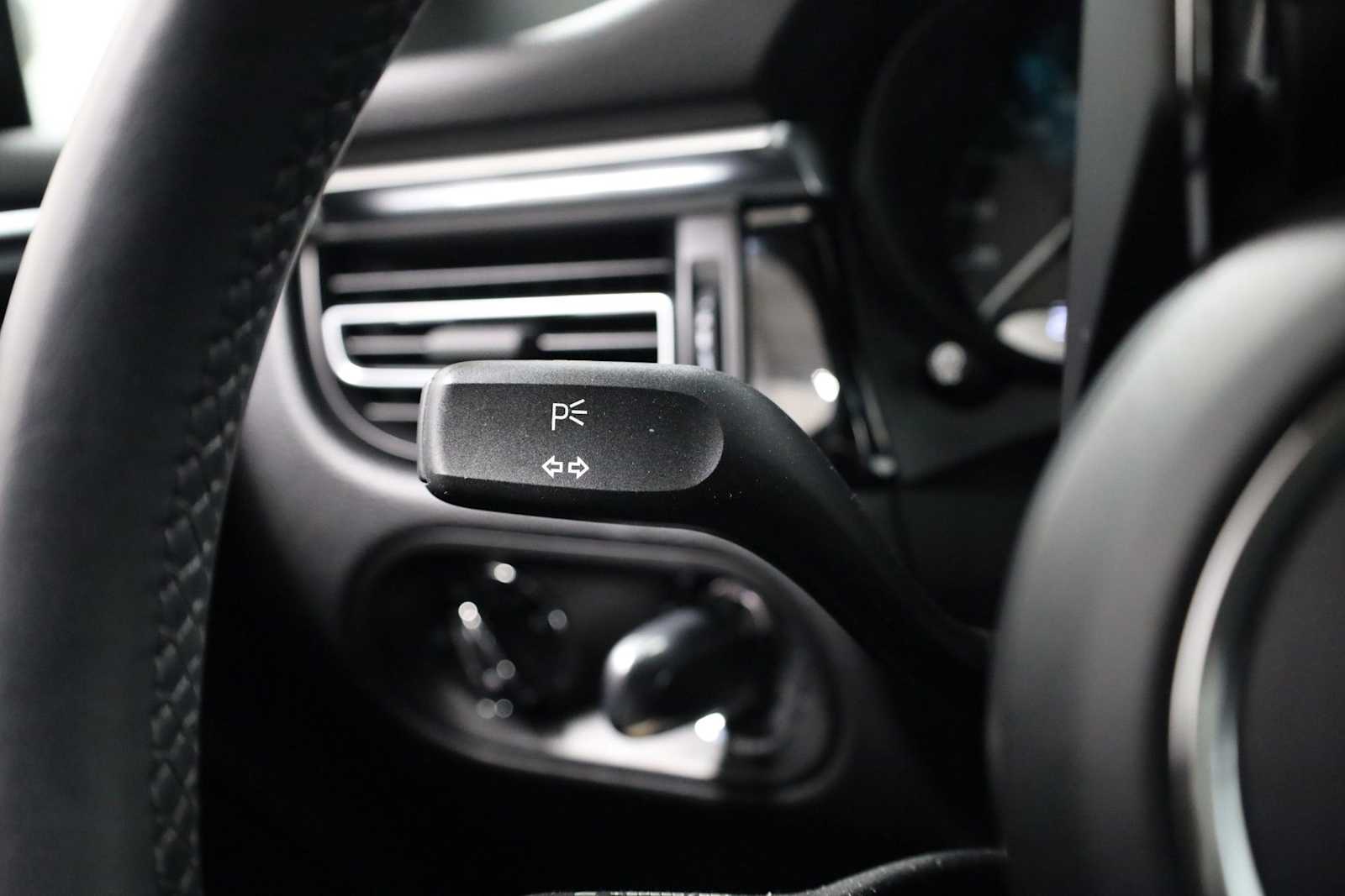 Thumbnail: 2023 Porsche Macan - 32