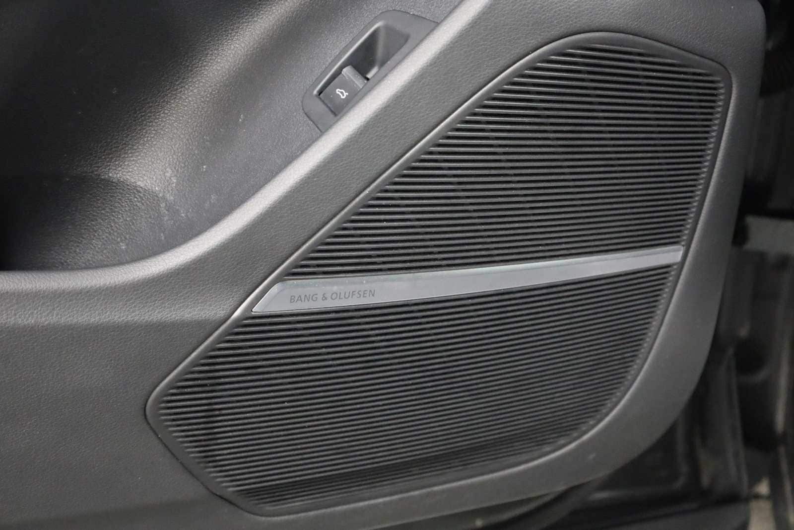 Thumbnail: 2021 Audi Q8 - 17