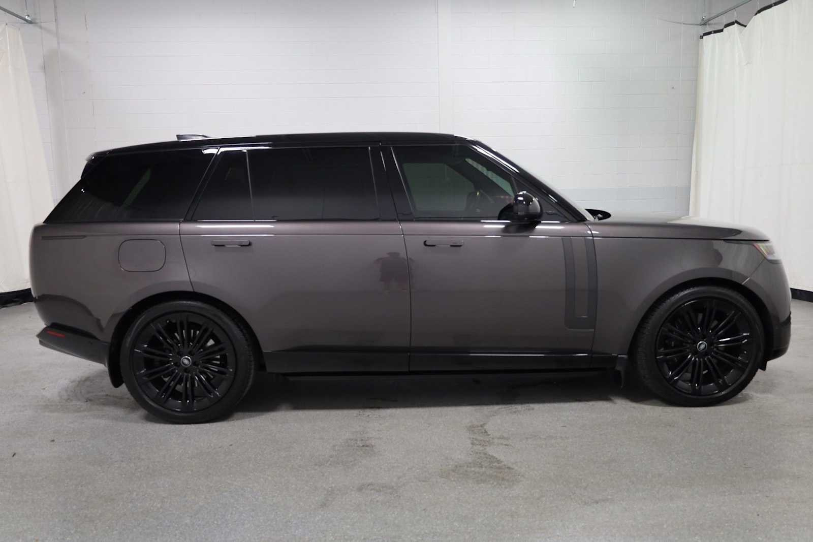 Thumbnail: 2023 Land Rover Range Rover - 10