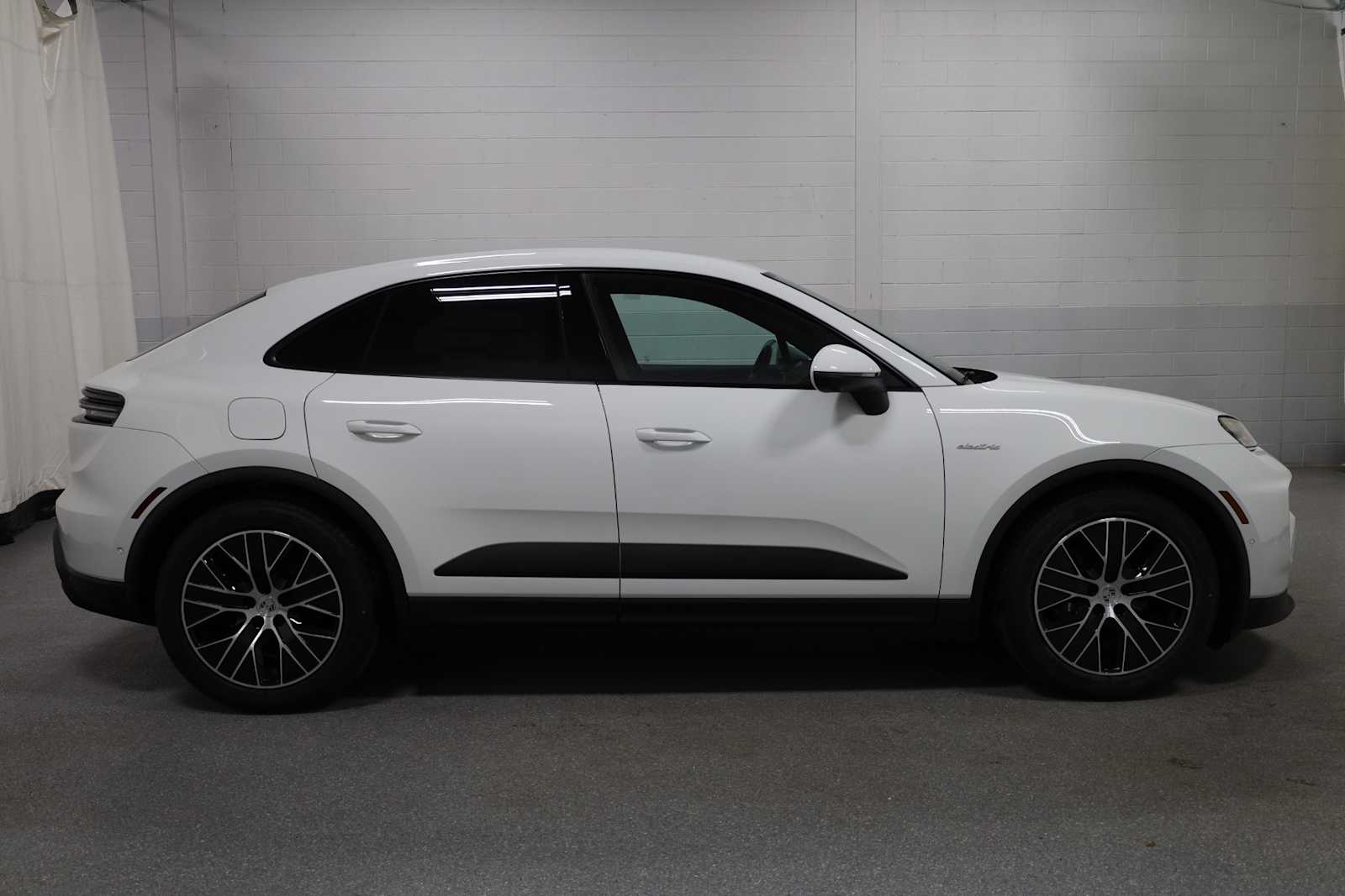 Thumbnail: 2025 Porsche Macan - 7