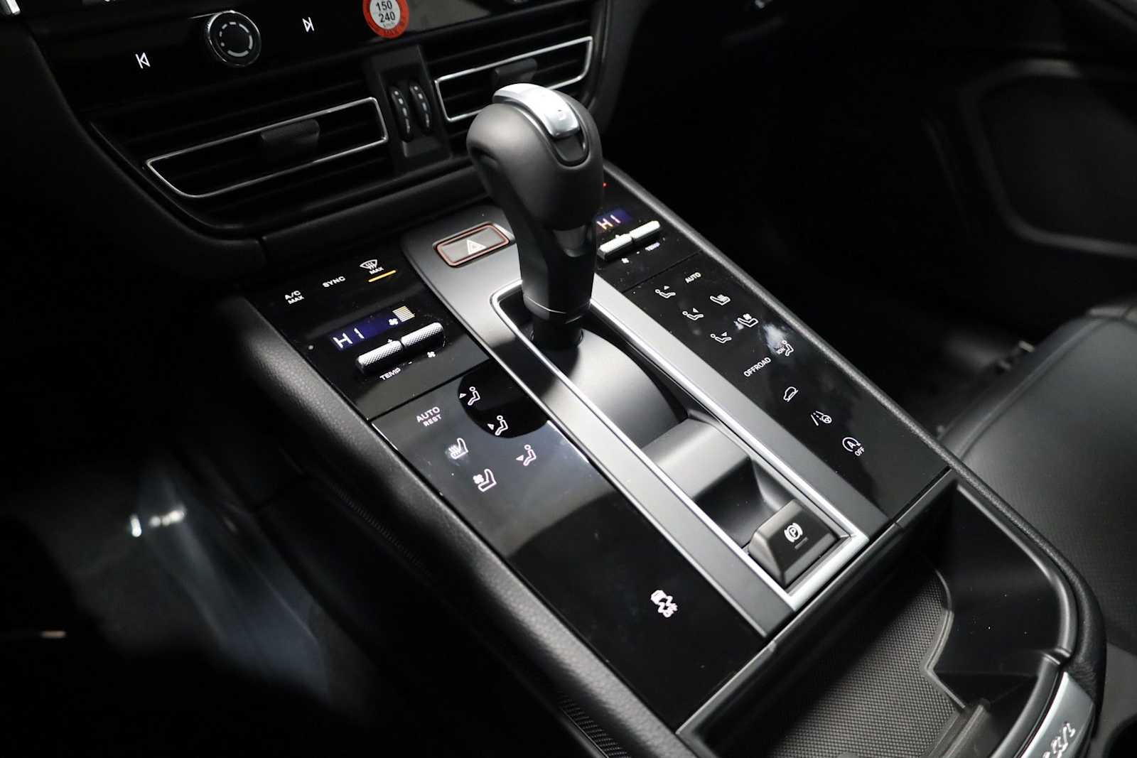 Thumbnail: 2026 Porsche Macan - 29