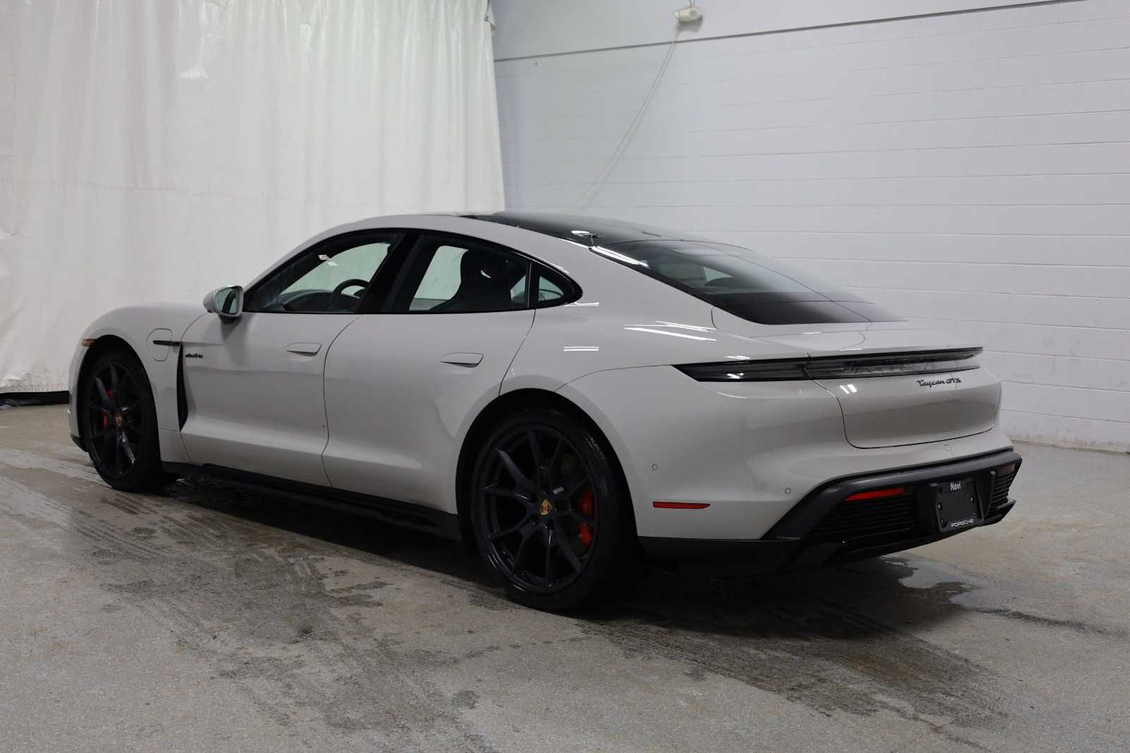 Thumbnail: 2026 Porsche Taycan - 3