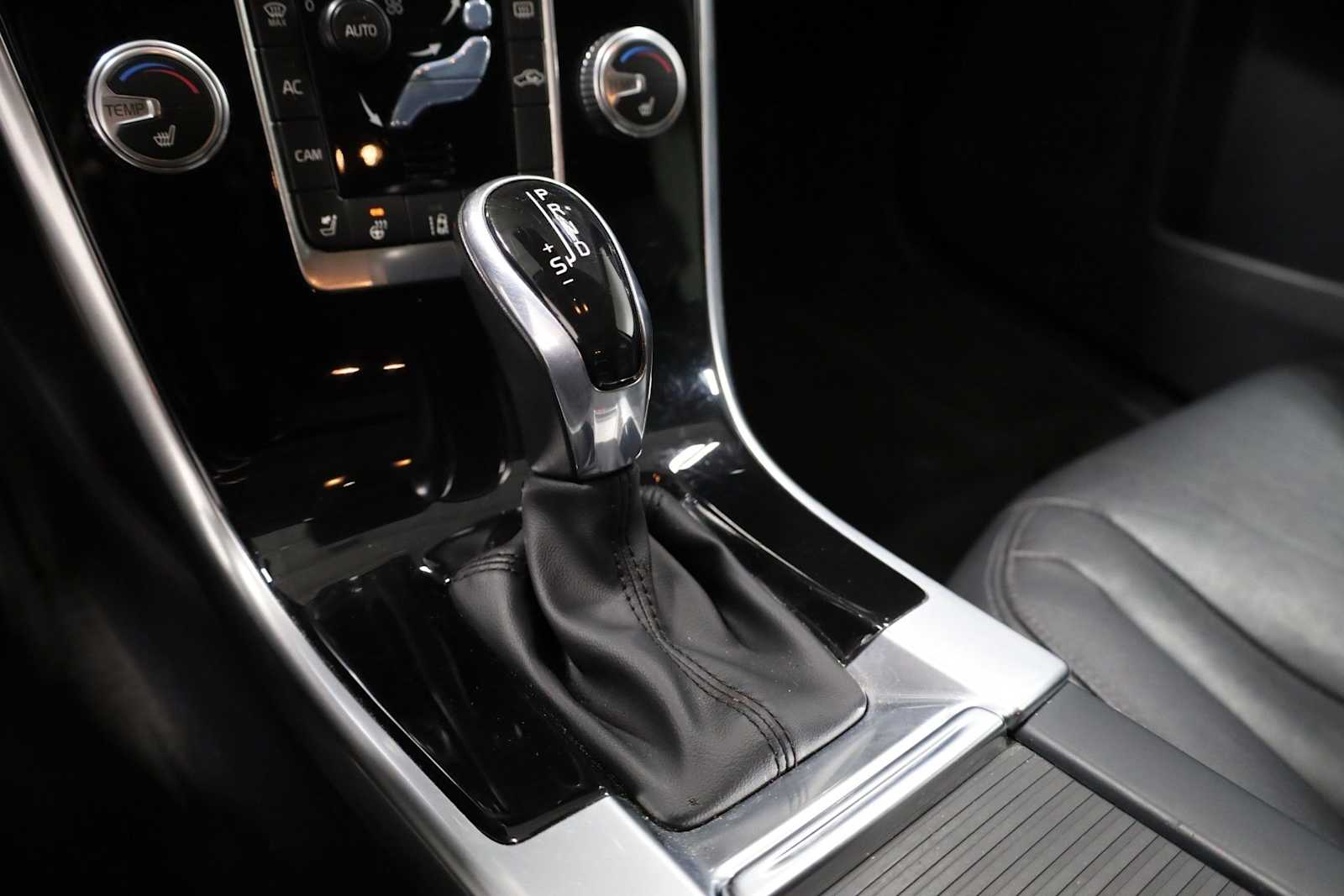 Thumbnail: 2016 Volvo XC60 - 27