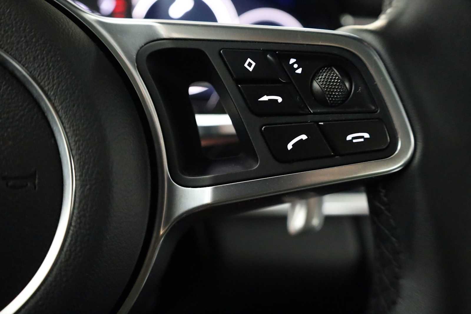 Thumbnail: 2018 Porsche Panamera - 28