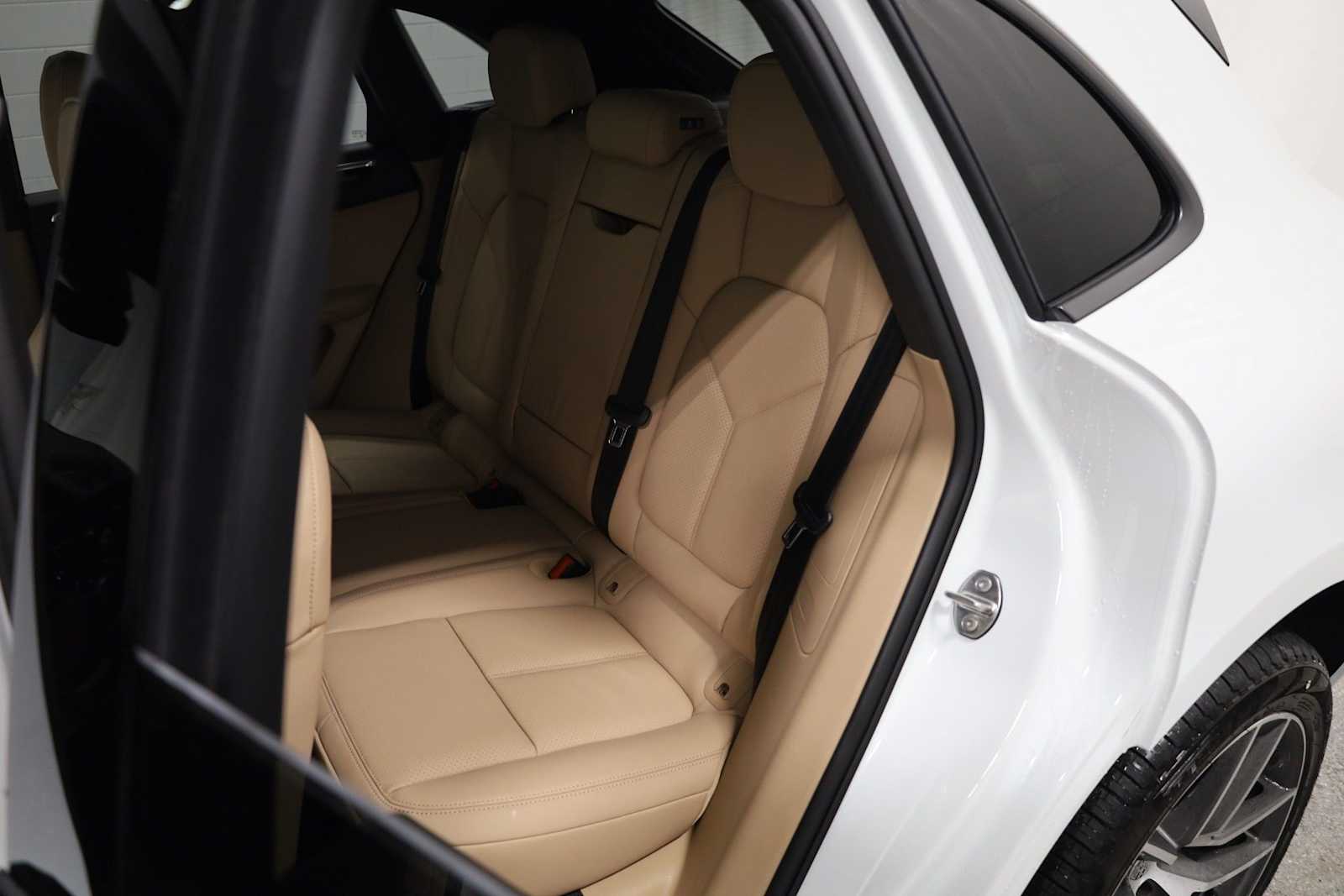 Thumbnail: 2026 Porsche Macan - 36