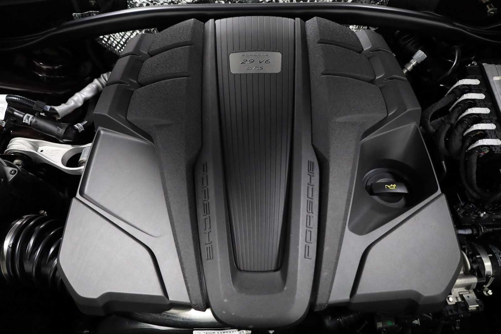 Thumbnail: 2025 Porsche Macan - 42