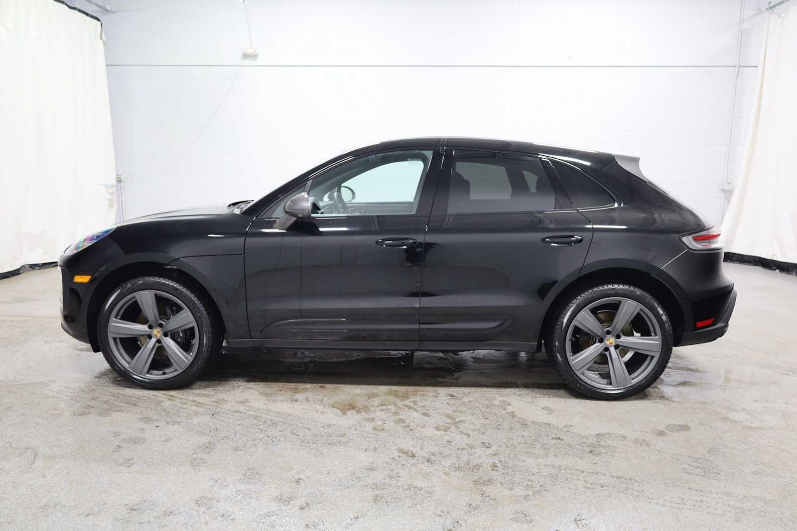 Thumbnail: 2025 Porsche Macan - 2