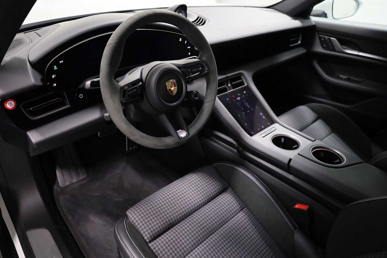 Thumbnail: 2025 Porsche Taycan - 4