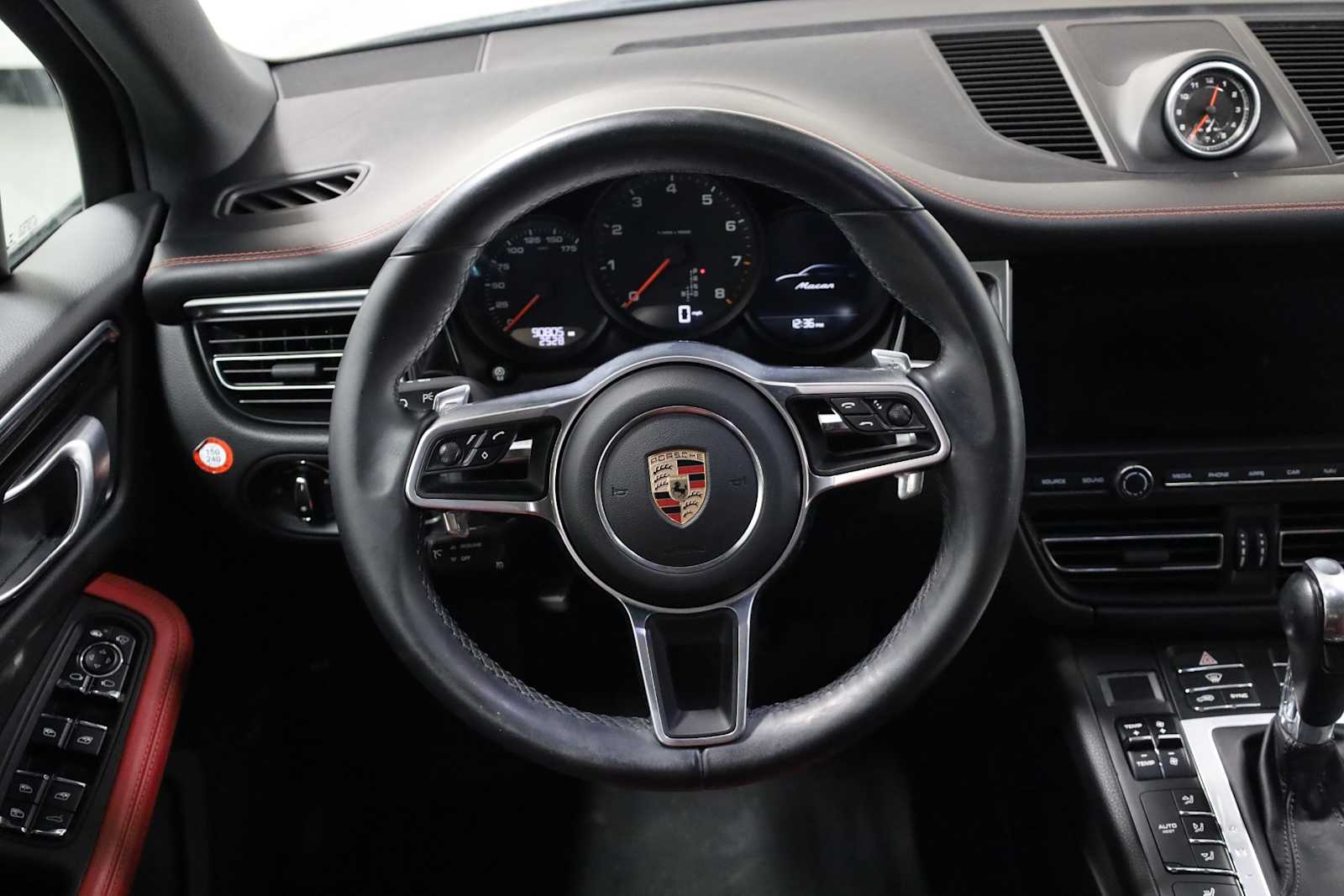 Thumbnail: 2020 Porsche Macan - 24