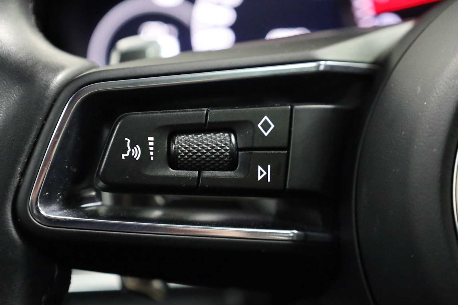 Thumbnail: 2023 Porsche Panamera - 27