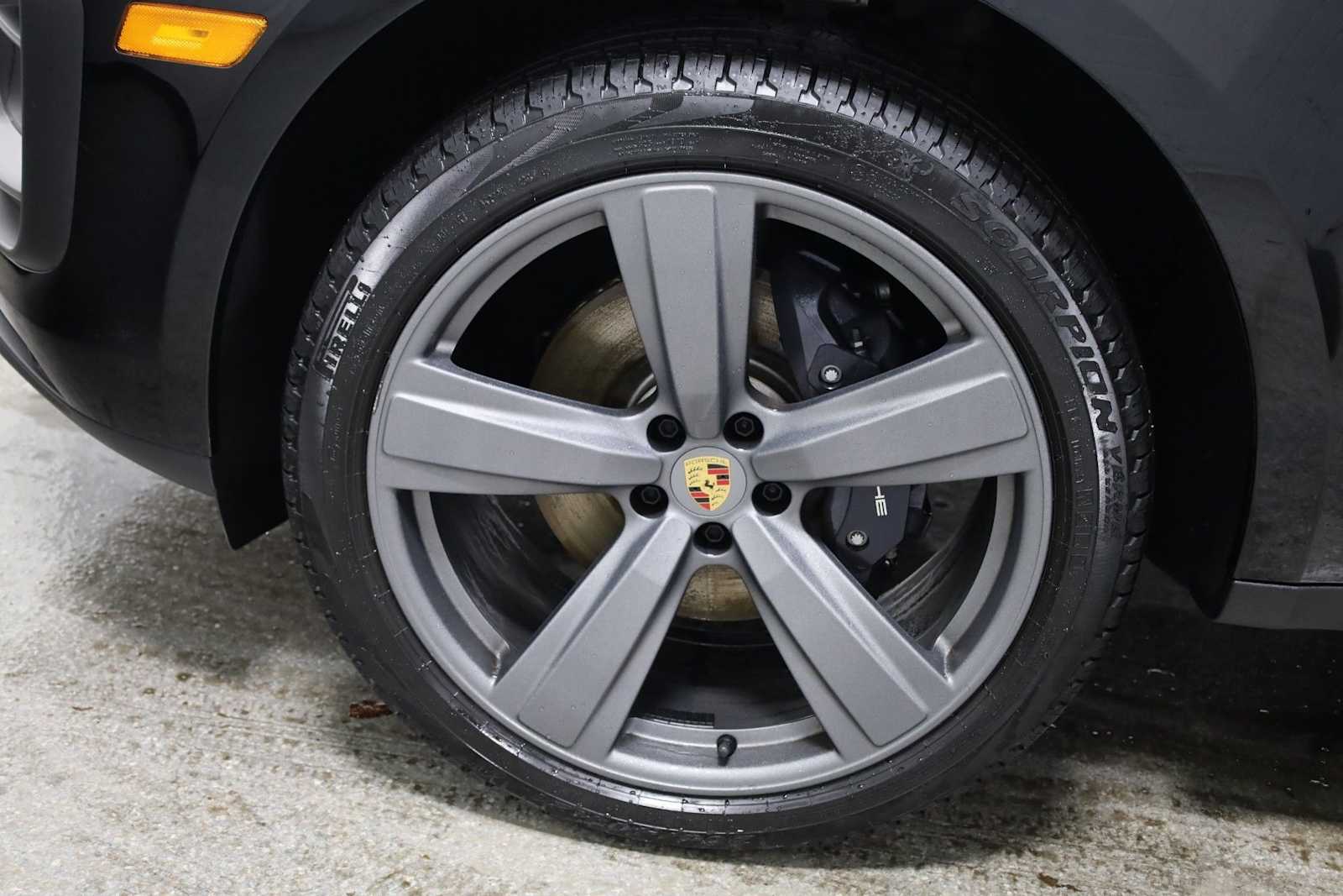 Thumbnail: 2025 Porsche Macan - 40