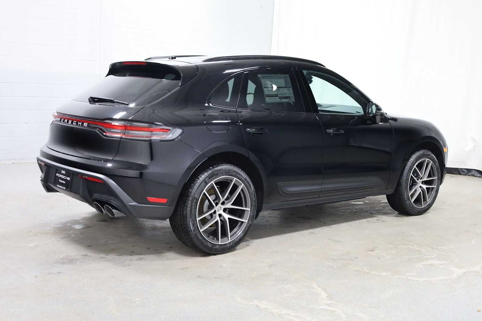 Thumbnail: 2026 Porsche Macan - 9
