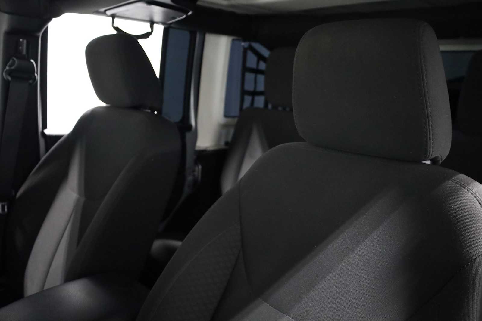 Thumbnail: 2017 Jeep Wrangler - 17