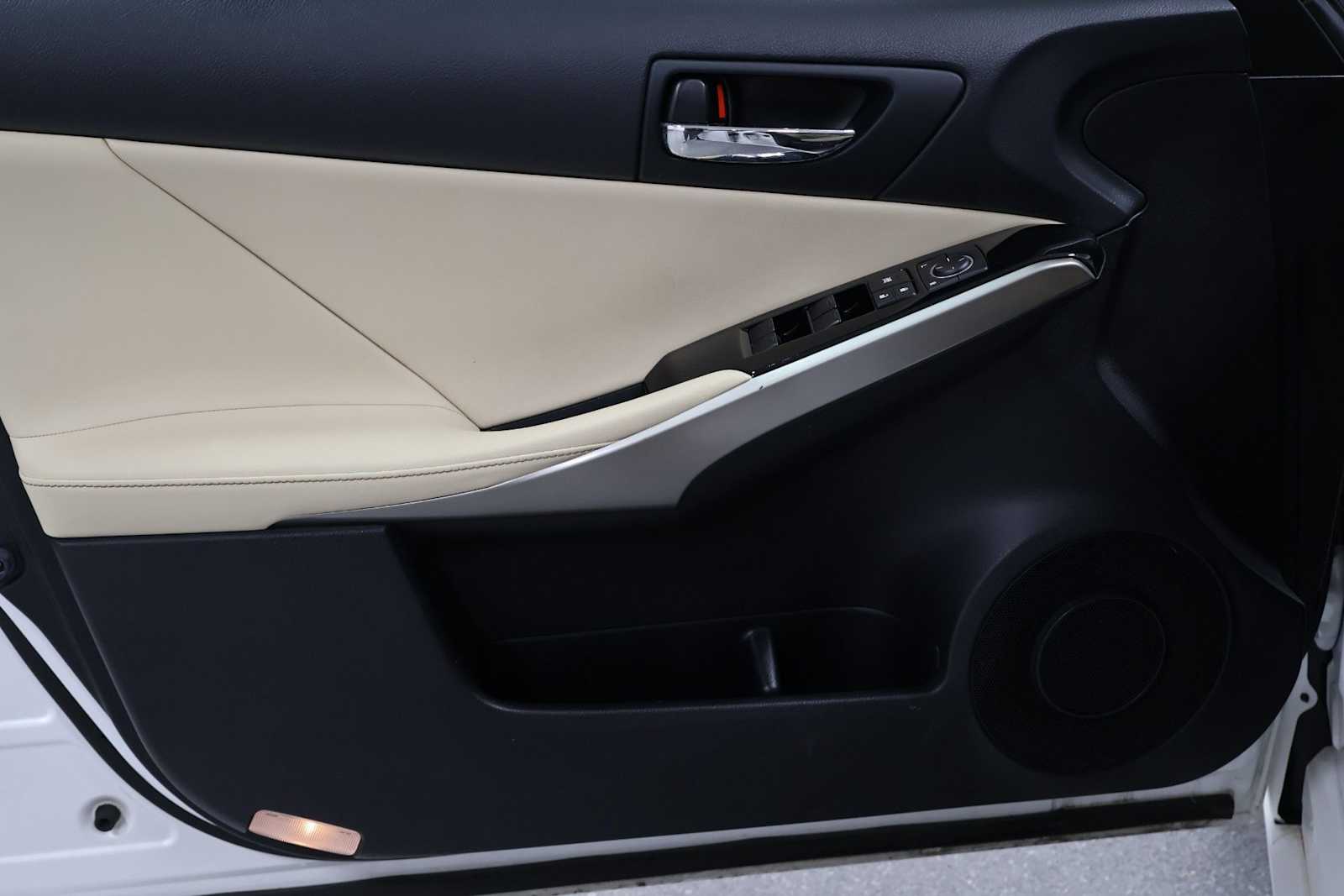 Thumbnail: 2016 Lexus IS - 16