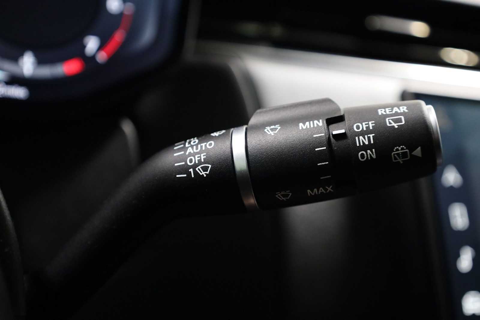 Thumbnail: 2023 Land Rover Range Rover - 28