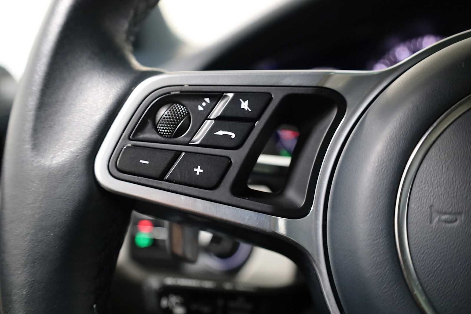 Thumbnail: 2020 Porsche Cayenne - 27
