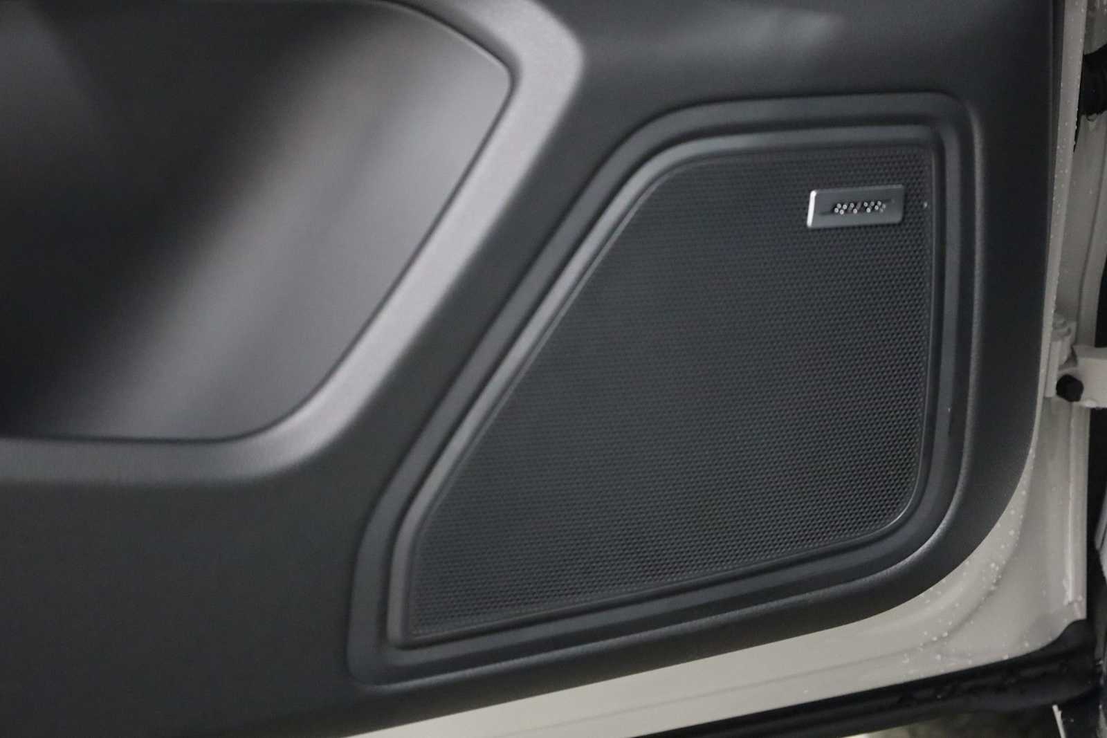 Thumbnail: 2026 Porsche Macan - 17