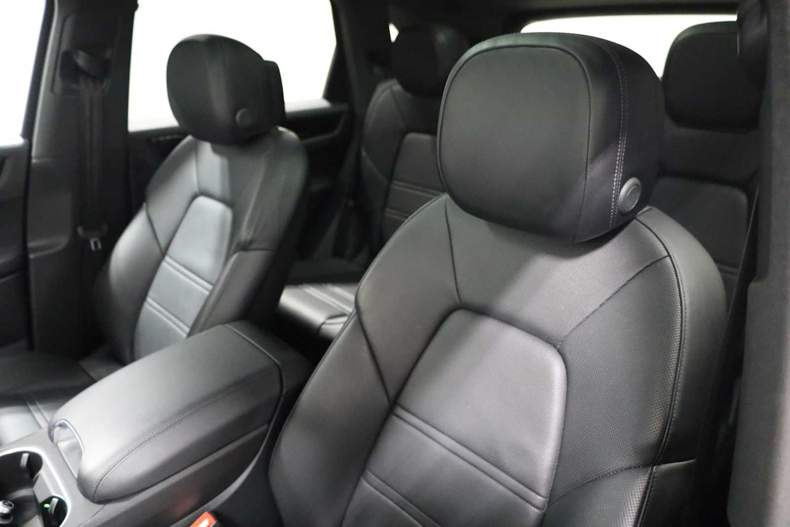 Thumbnail: 2021 Porsche Cayenne - 19