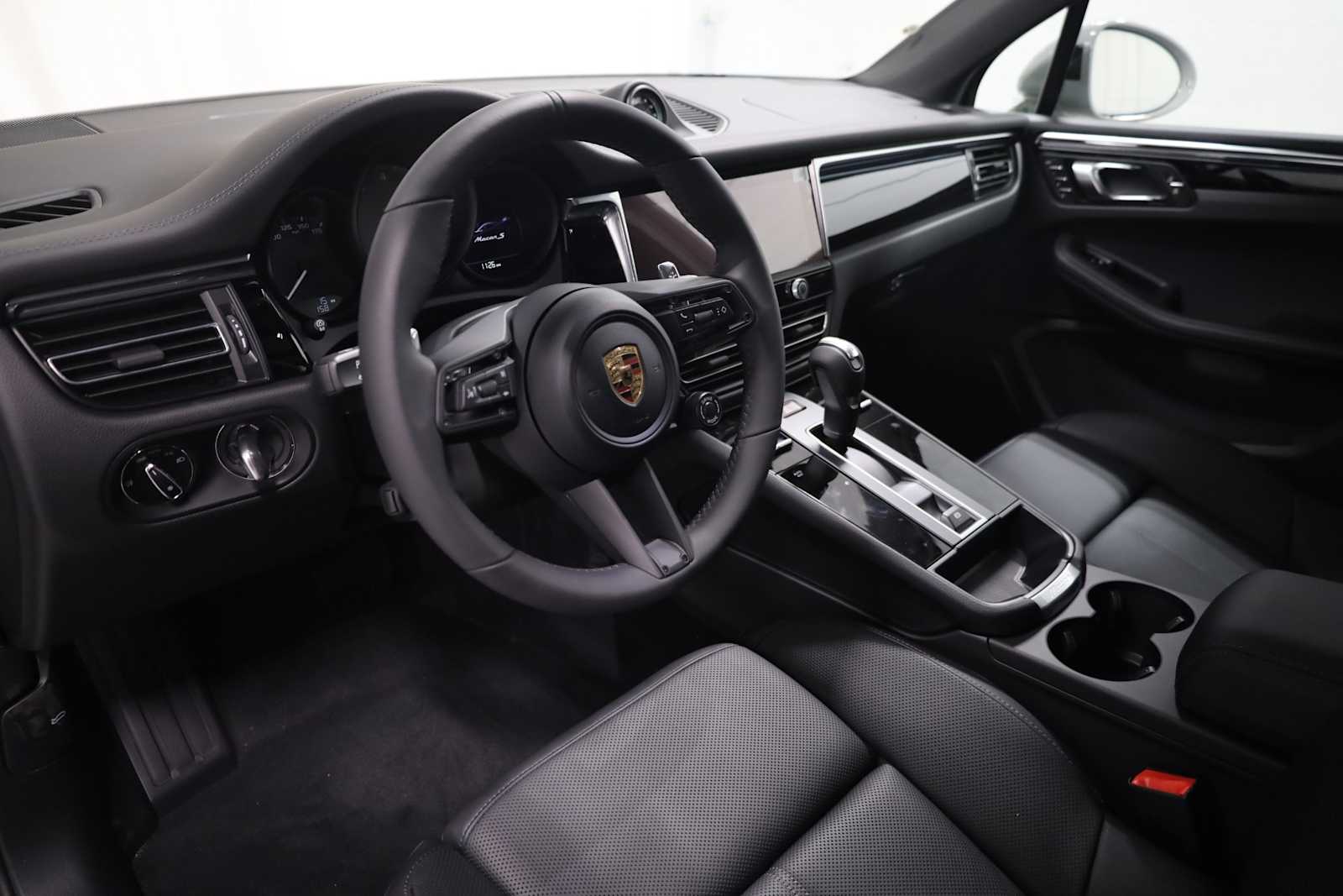 Thumbnail: 2025 Porsche Macan - 4