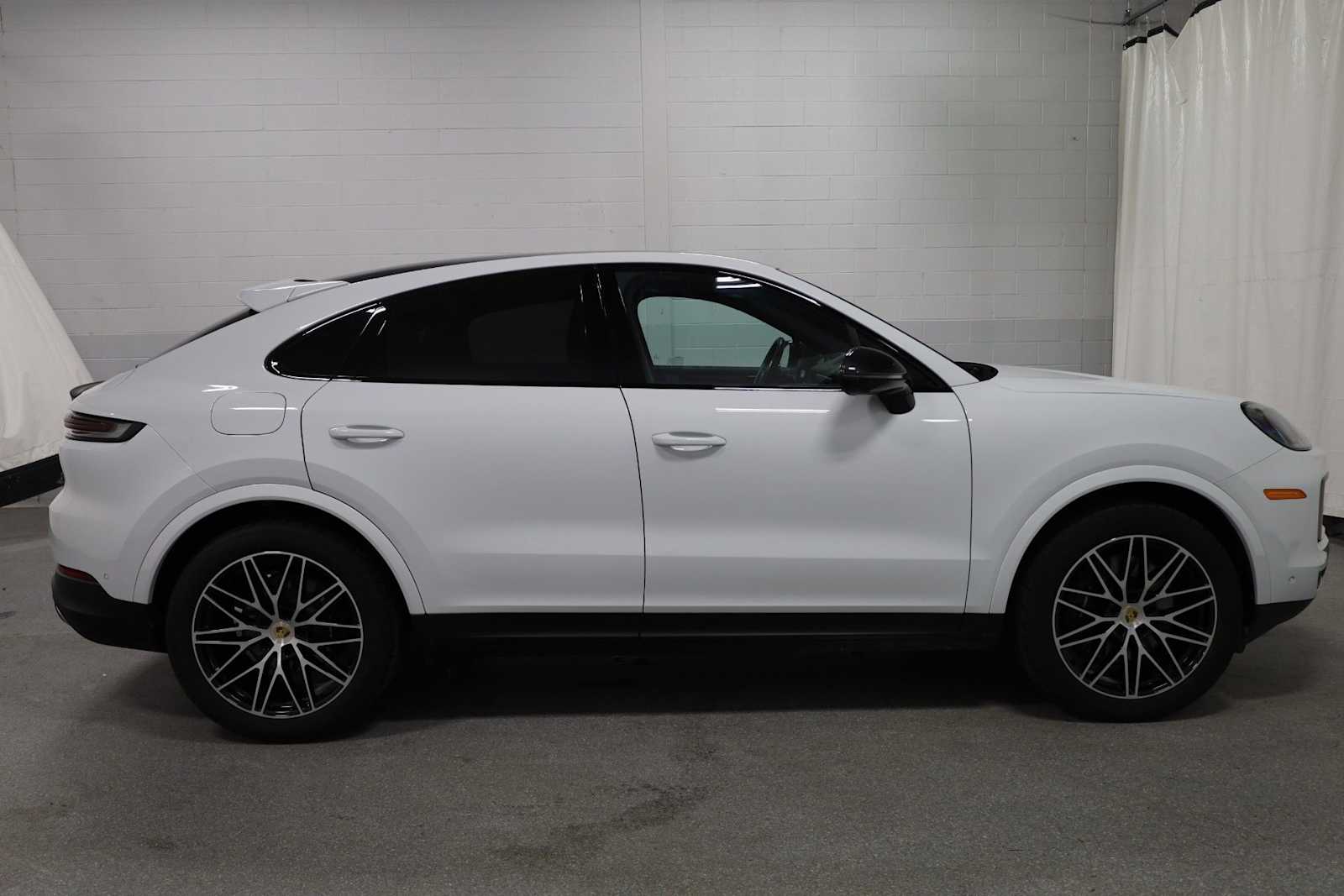 Thumbnail: 2024 Porsche  - 10