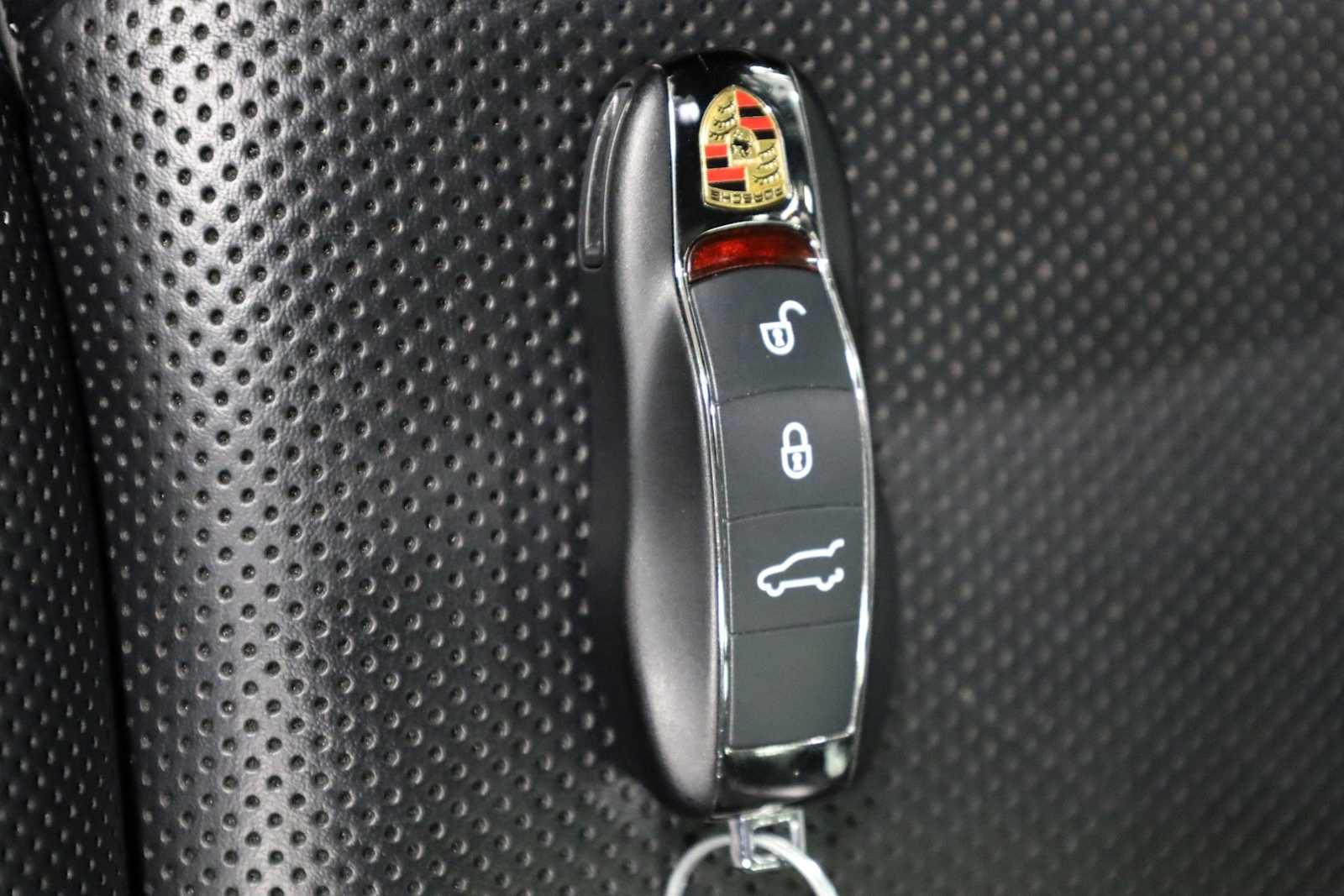 Thumbnail: 2017 Porsche Cayenne - 43