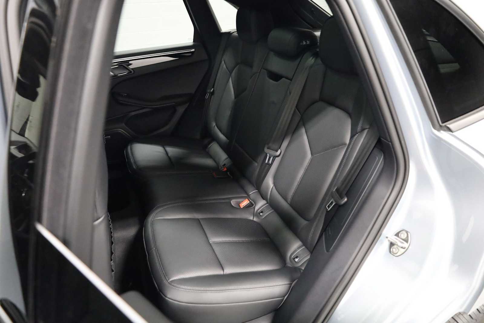 Thumbnail: 2026 Porsche Macan - 36