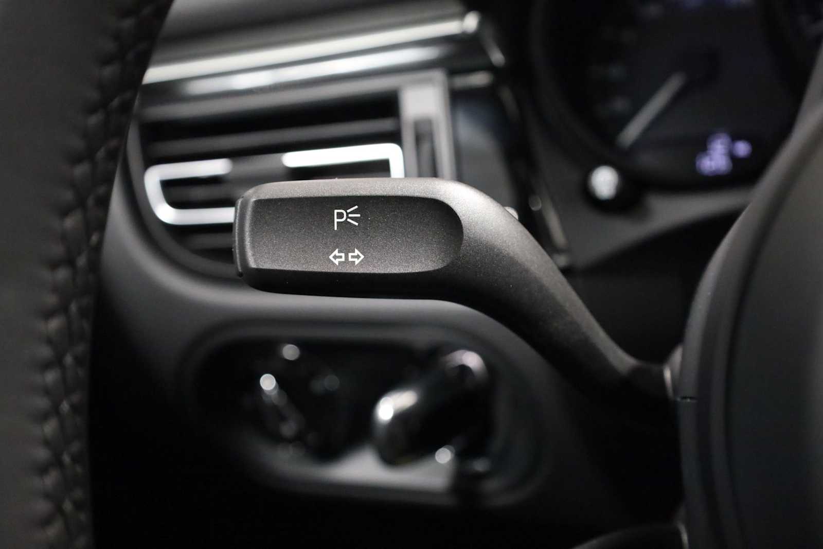 Thumbnail: 2026 Porsche Macan - 31