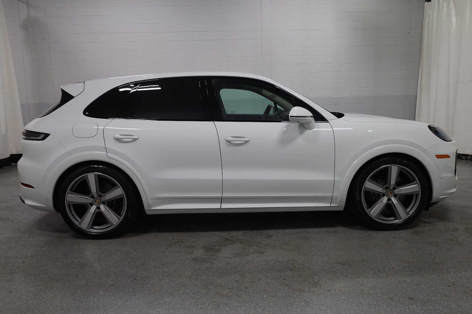 Thumbnail: 2025 Porsche Cayenne - 10