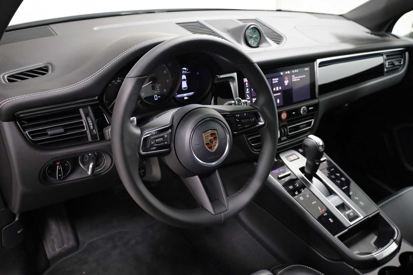 Thumbnail: 2026 Porsche Macan - 4