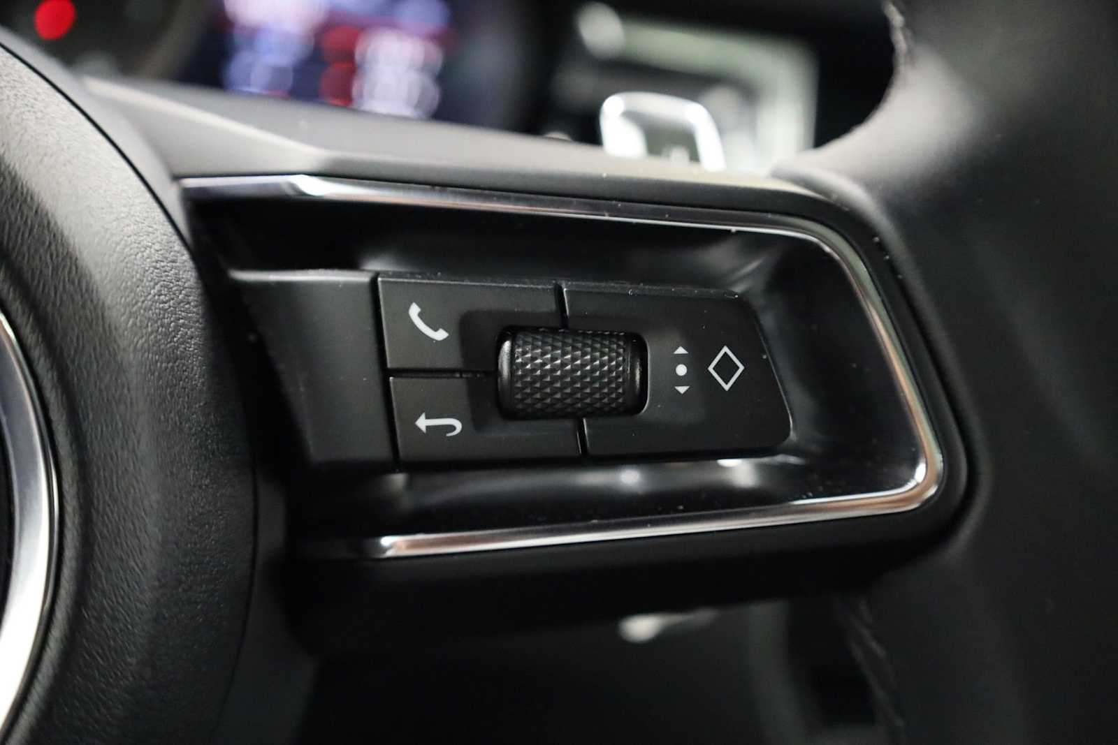 Thumbnail: 2025 Porsche Macan - 28