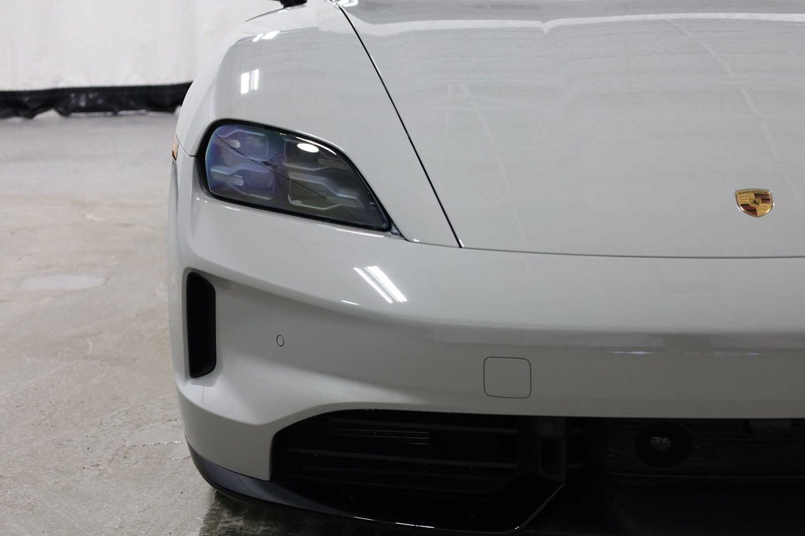 Thumbnail: 2026 Porsche Taycan - 15