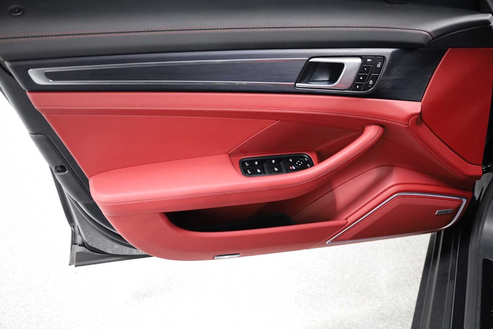 Thumbnail: 2022 Porsche Panamera - 16
