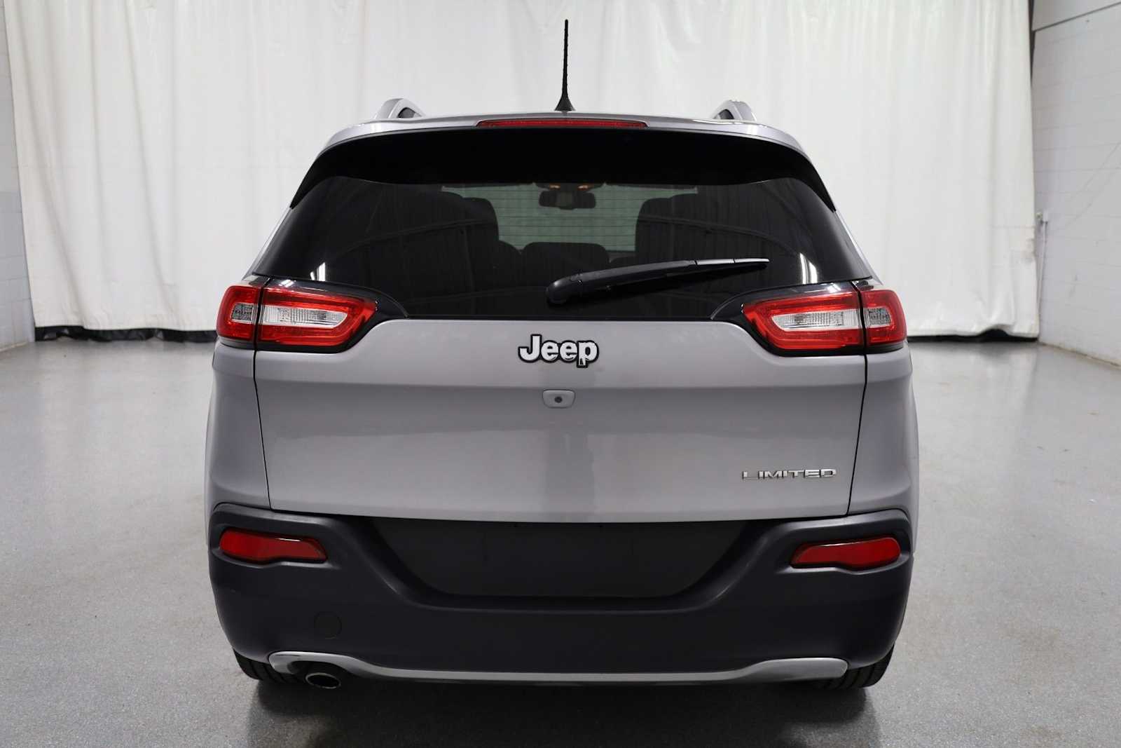 Thumbnail: 2016 Jeep Cherokee - 7