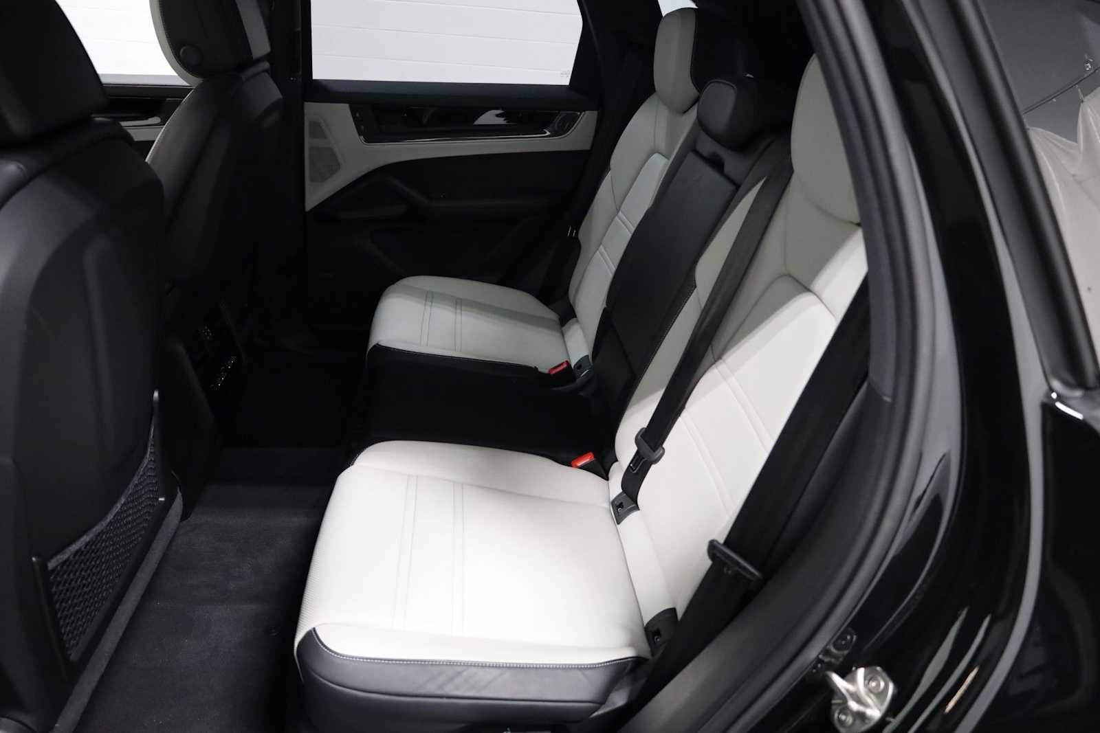 Thumbnail: 2025 Porsche Cayenne - 36