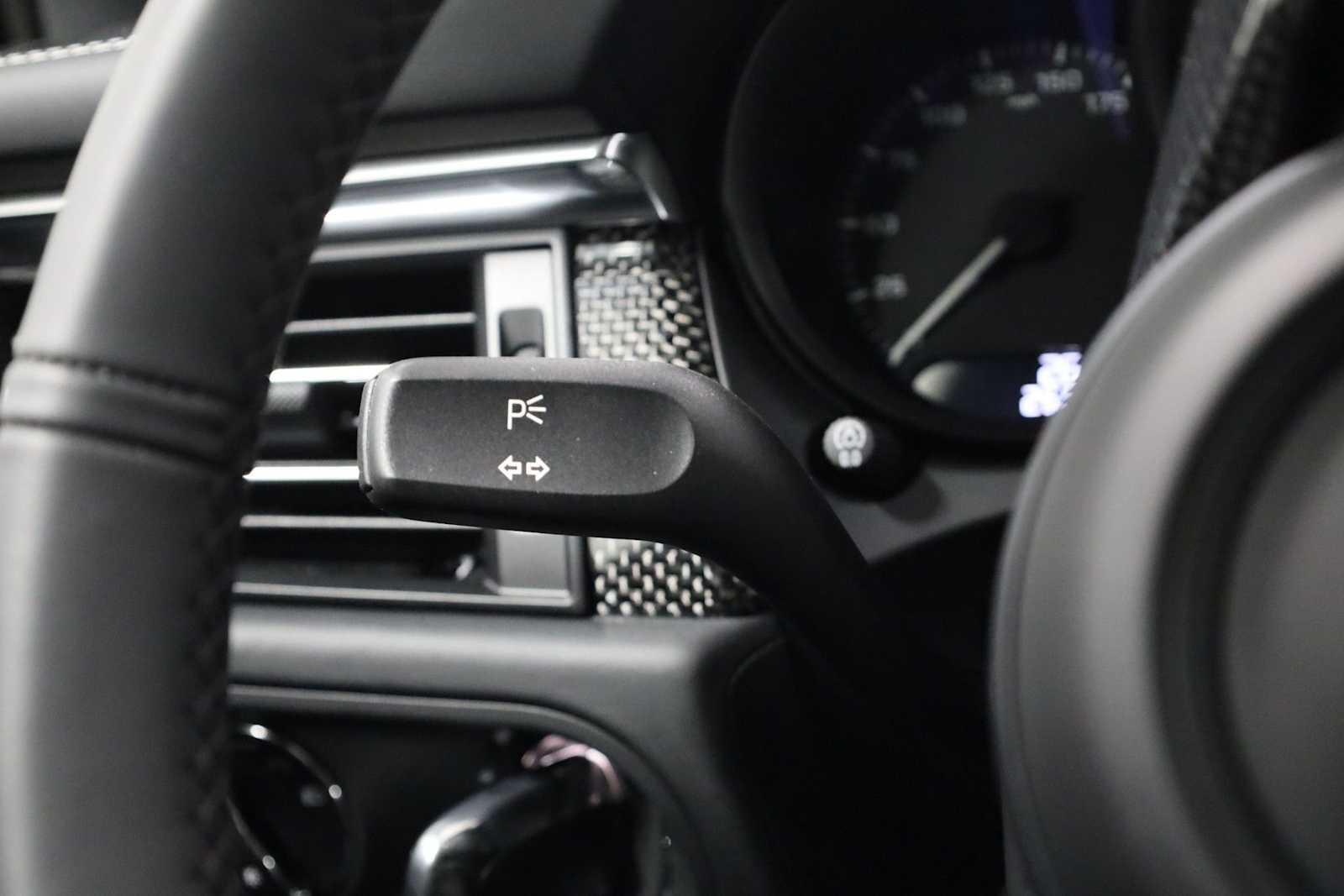 Thumbnail: 2026 Porsche Macan - 31