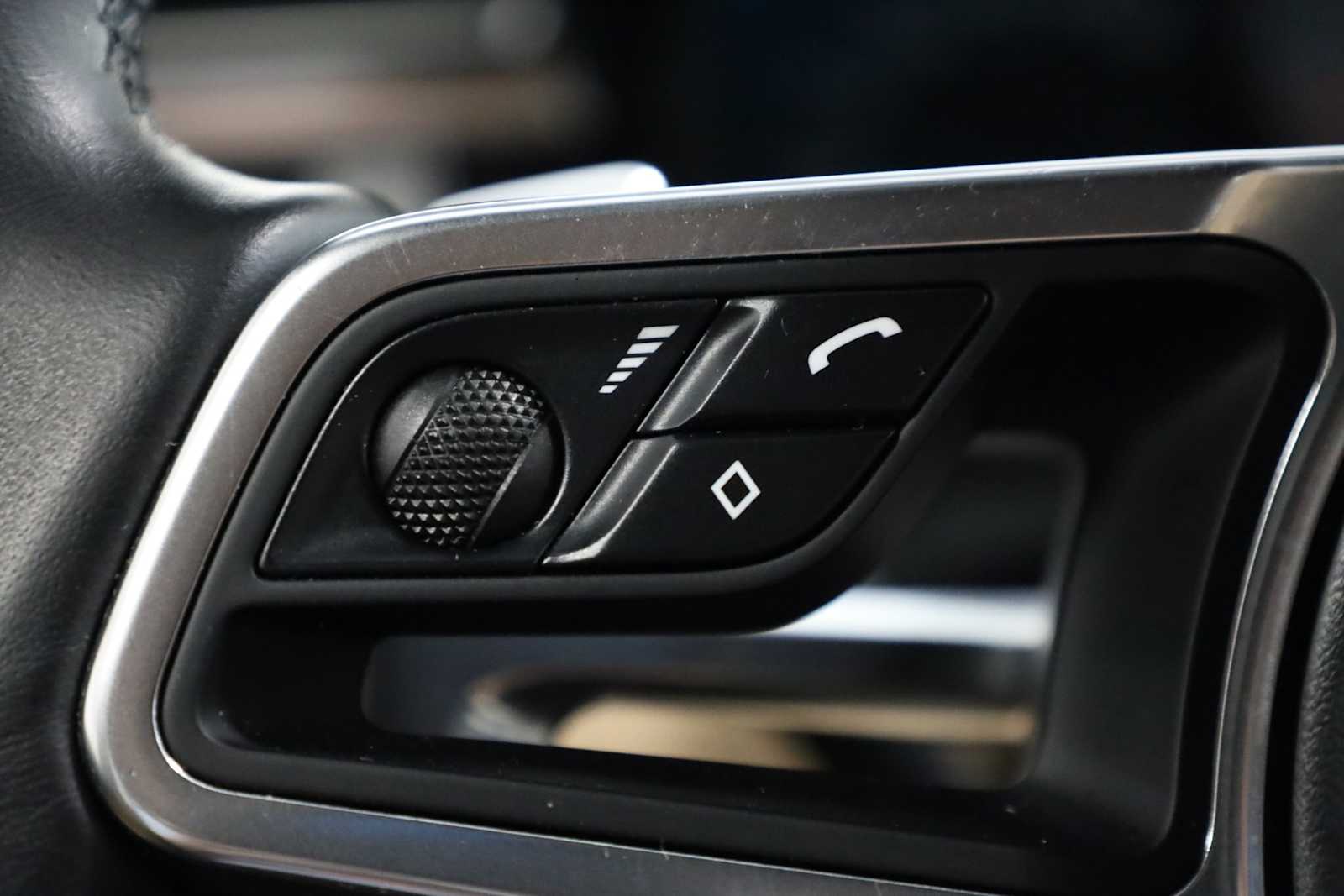 Thumbnail: 2020 Porsche Macan - 26