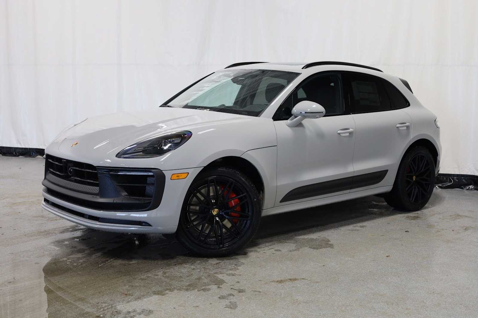 Thumbnail: 2026 Porsche Macan - 1