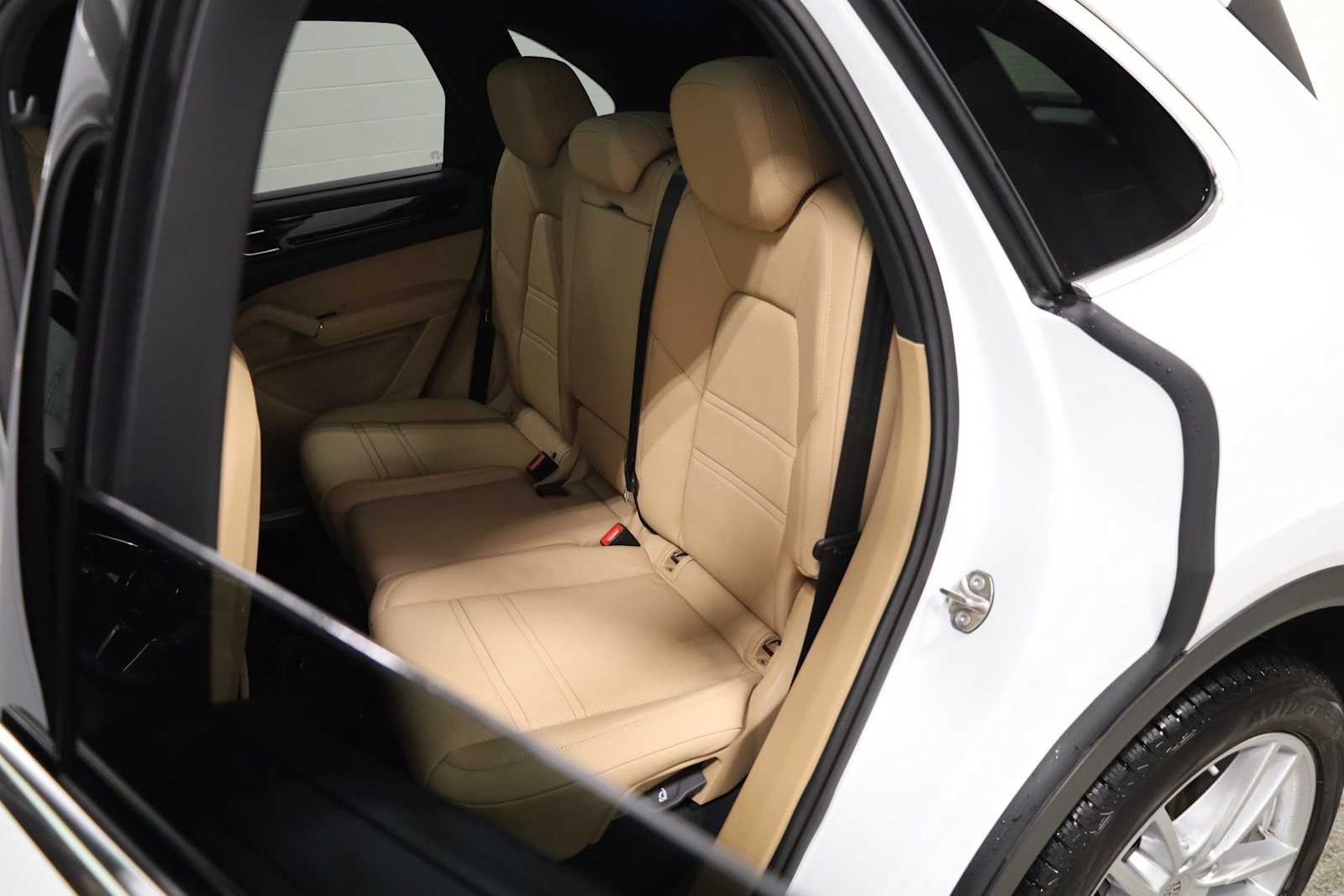 Thumbnail: 2023 Porsche Cayenne - 36