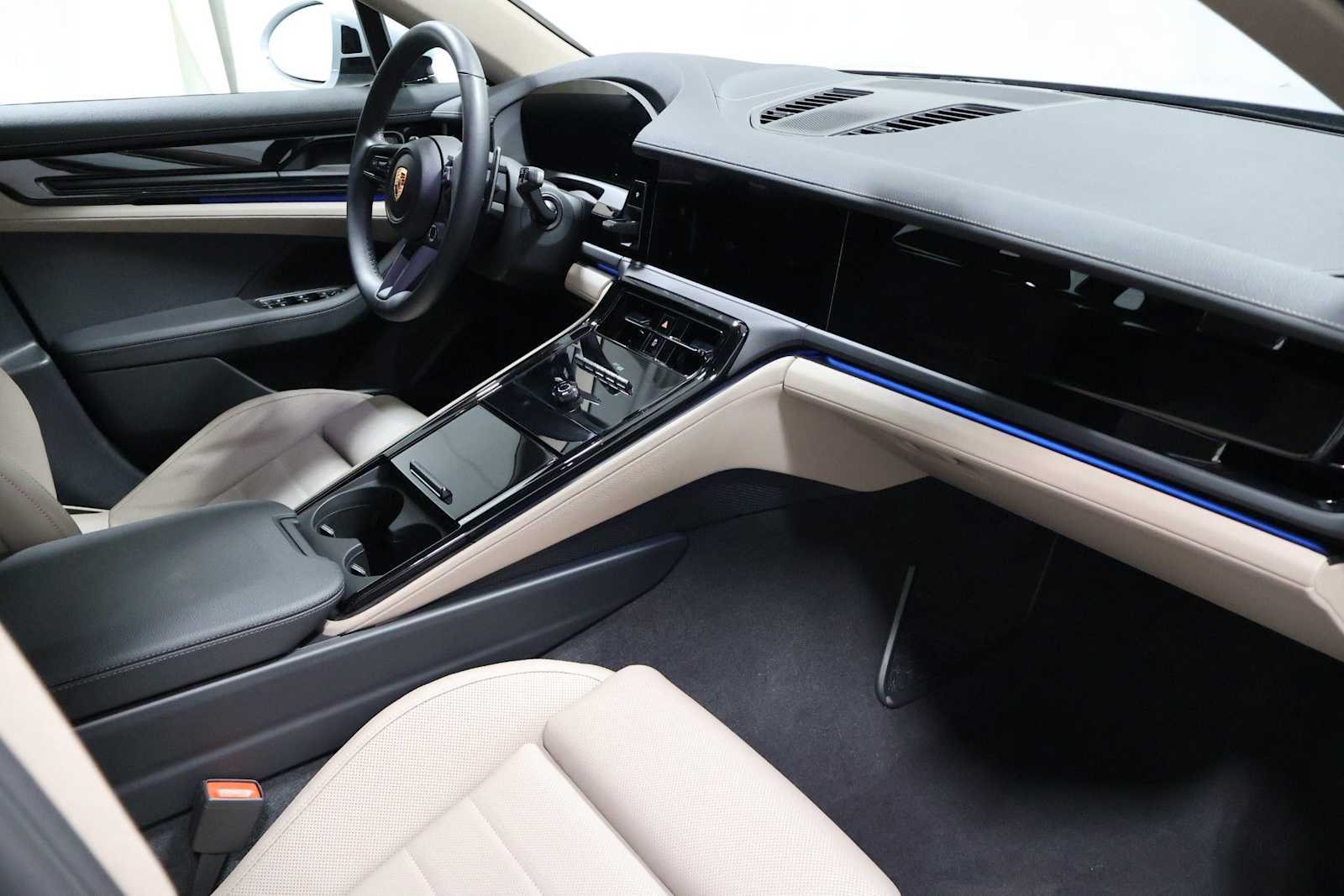 Thumbnail: 2025 Porsche Panamera - 6