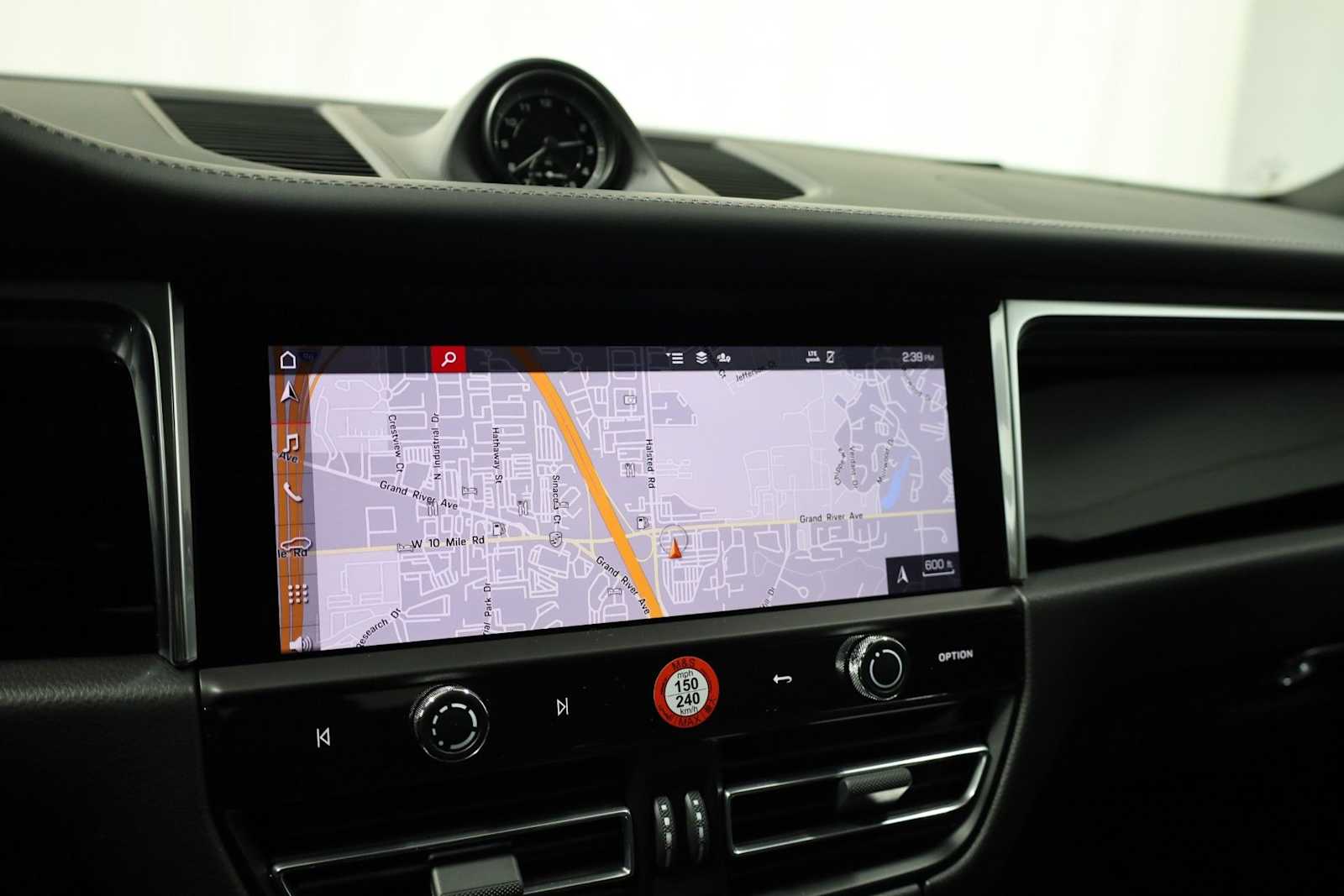 Thumbnail: 2025 Porsche Macan - 33