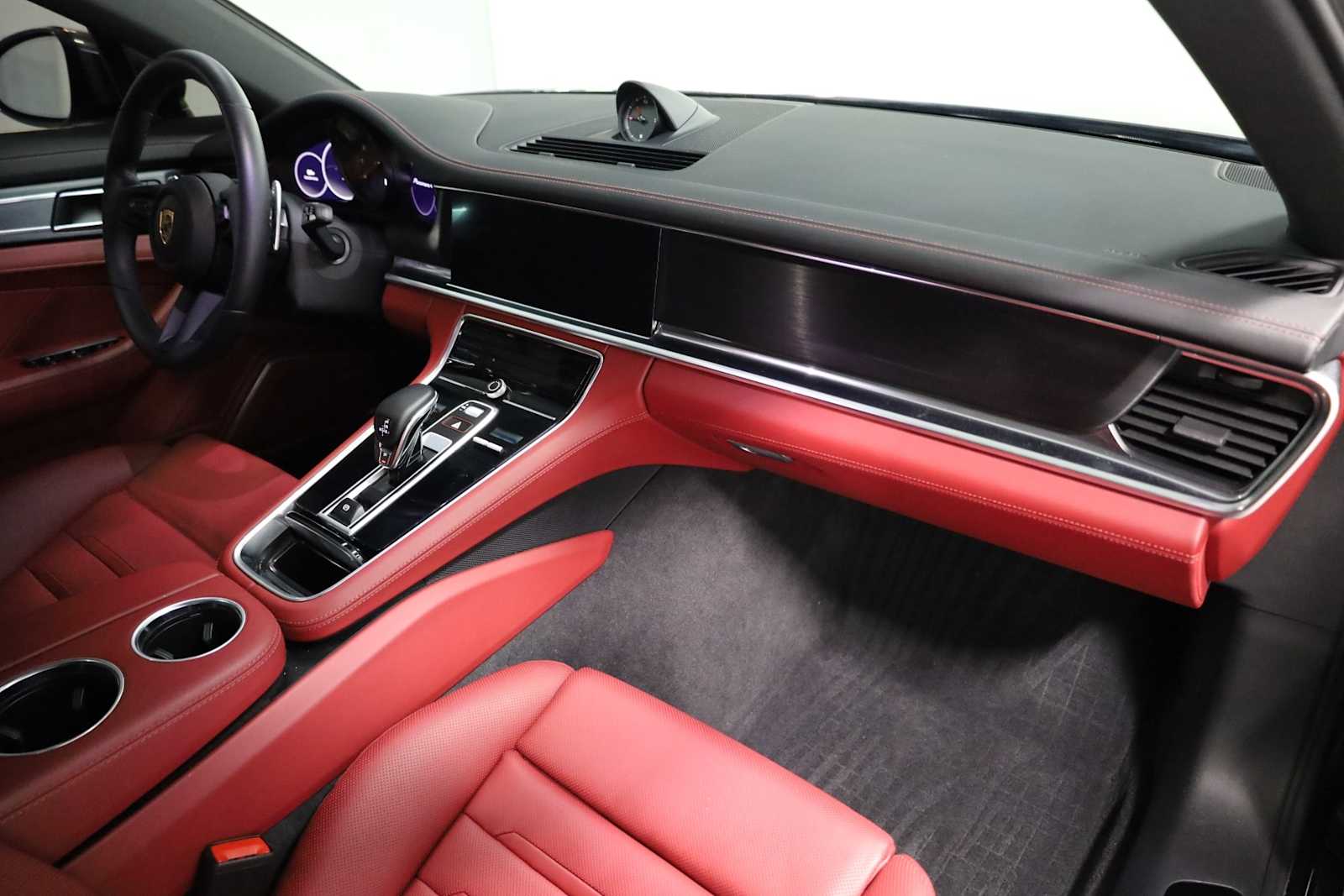 Thumbnail: 2022 Porsche Panamera - 6