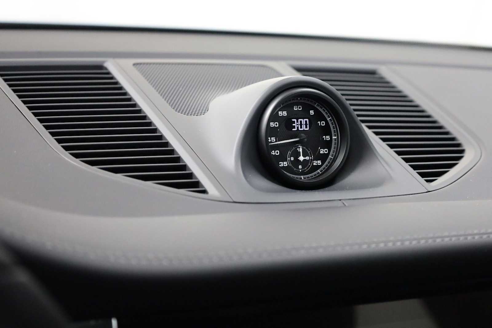 Thumbnail: 2026 Porsche Macan - 18