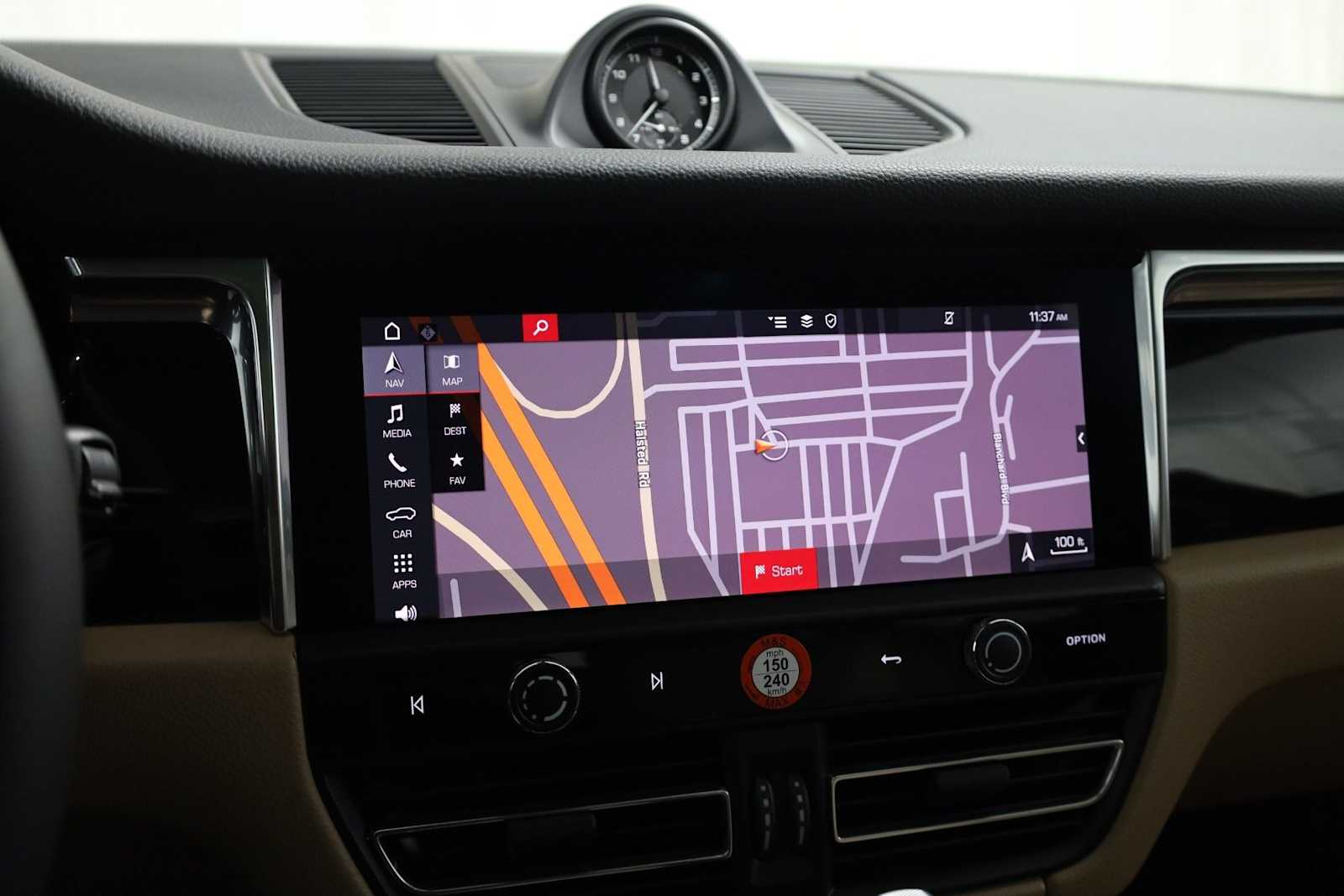 Thumbnail: 2026 Porsche Macan - 33